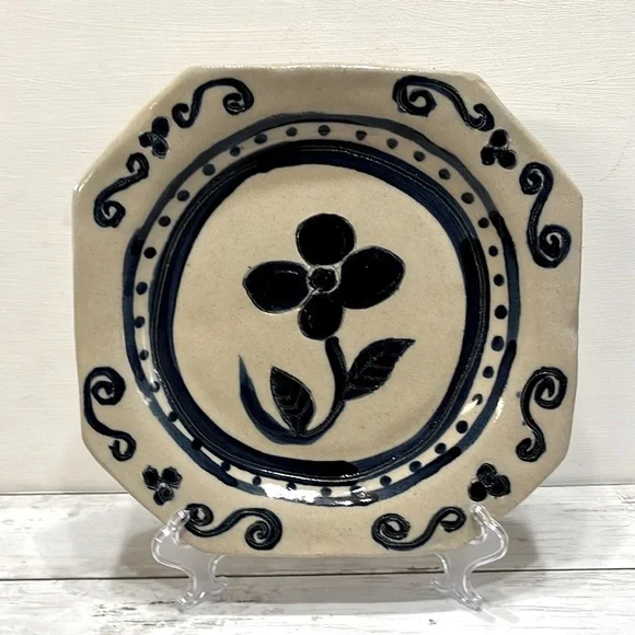 Hand Painted Stoneware Dish - Picture 3 of 6